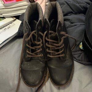 dr marten women’s brown boots US 8